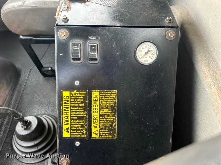 image for item EG0804 2013 International  WorkStar 7600 hydrovac truck