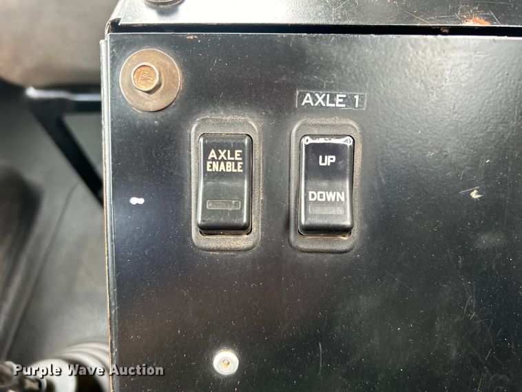 image for item EG0804 2013 International  WorkStar 7600 hydrovac truck