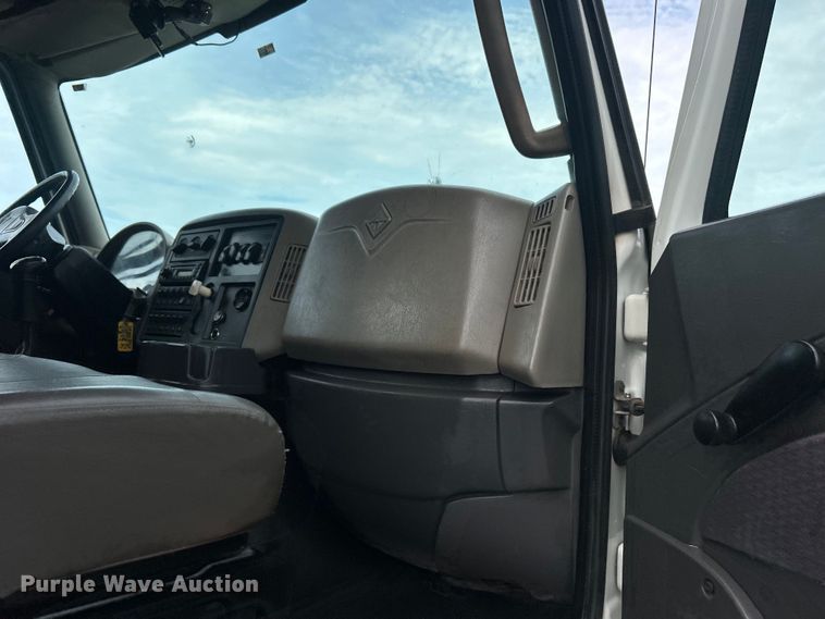 image for item EG0804 2013 International  WorkStar 7600 hydrovac truck