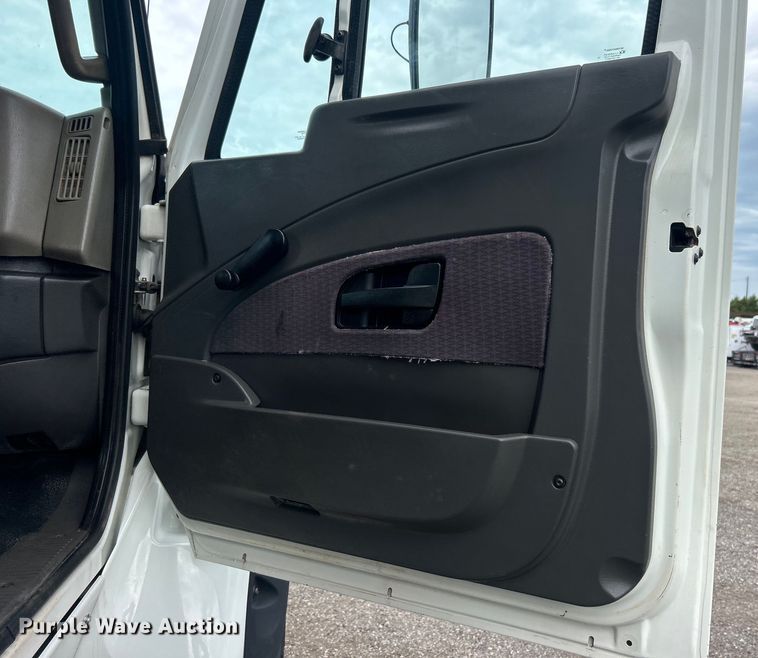 image for item EG0804 2013 International  WorkStar 7600 hydrovac truck