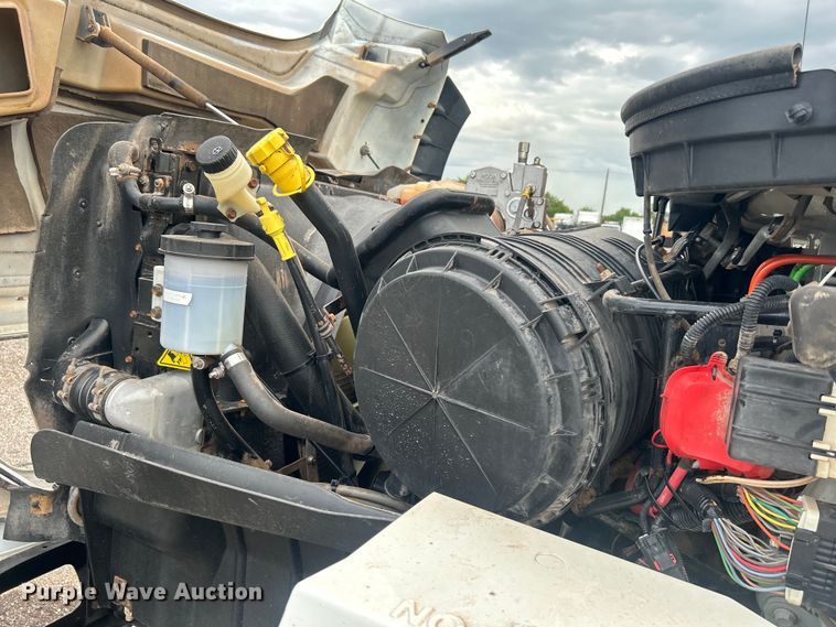 image for item EG0804 2013 International  WorkStar 7600 hydrovac truck