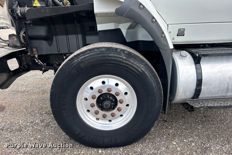 image for item EG0804 2013 International  WorkStar 7600 hydrovac truck