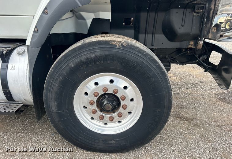 image for item EG0804 2013 International  WorkStar 7600 hydrovac truck