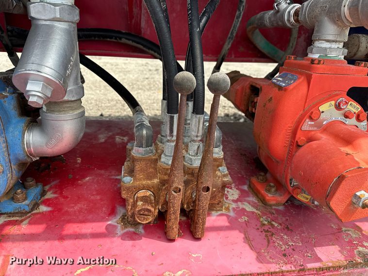 image for item EG1648 2002 Fontaine  FTW-5-8036AW tank trailer