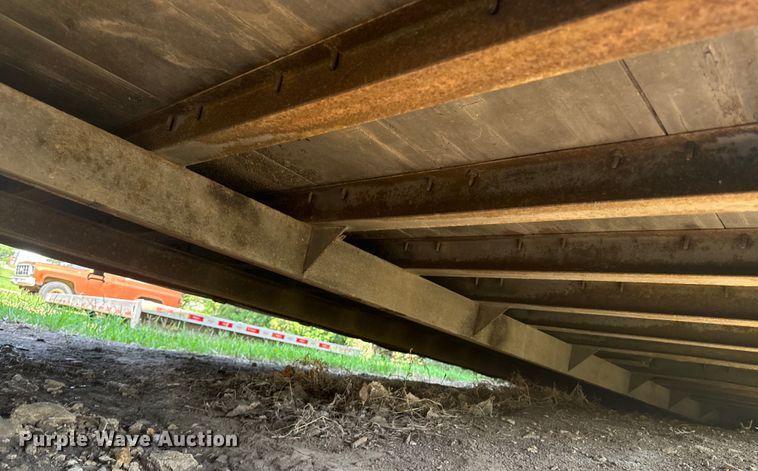 image for item EI4006 Brown side curtain box bed