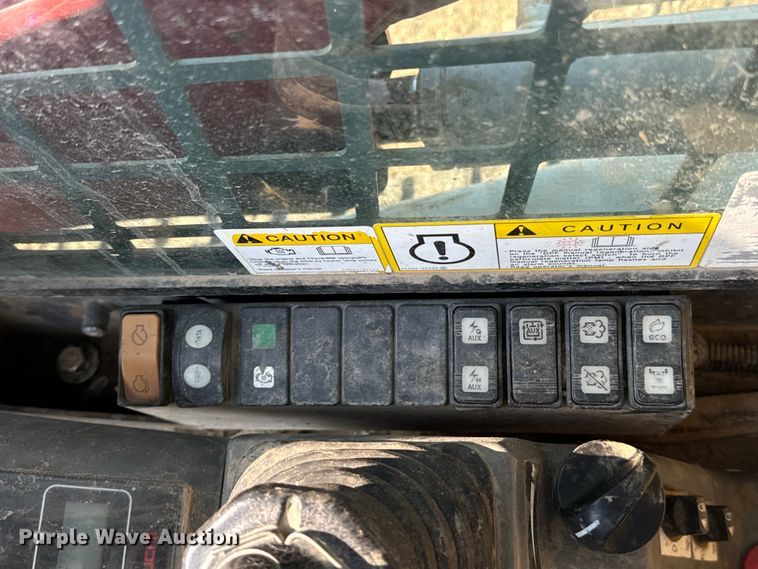 image for item EI4016 2016 Takeuchi TL8 tracked skid steer loader