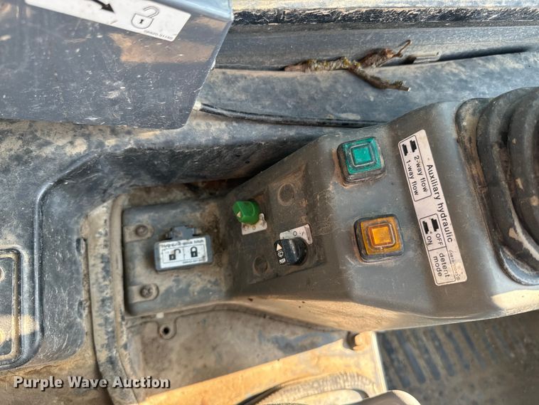 image for item EI4016 2016 Takeuchi TL8 tracked skid steer loader