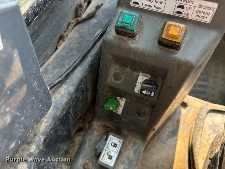 image for item EI4016 2016 Takeuchi TL8 tracked skid steer loader