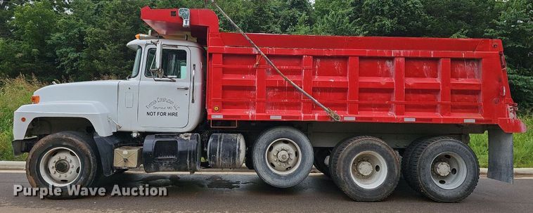 image for item EJ5720 2000 Mack RD690S dump truck