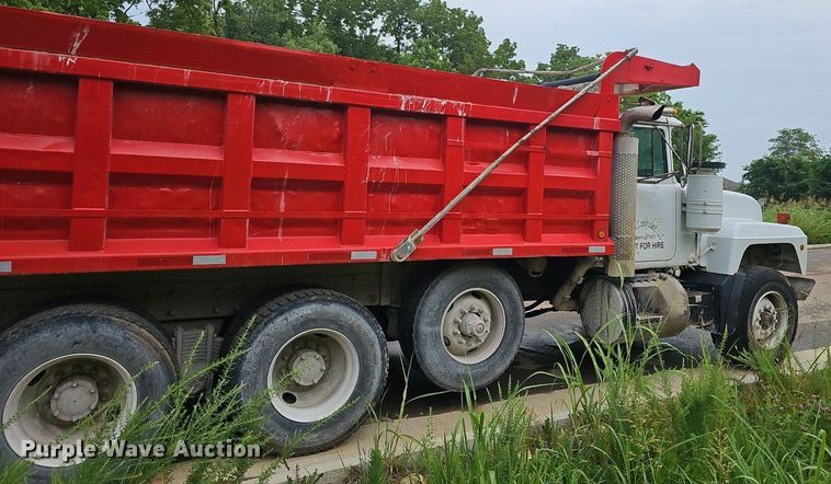 image for item EJ5720 2000 Mack RD690S dump truck