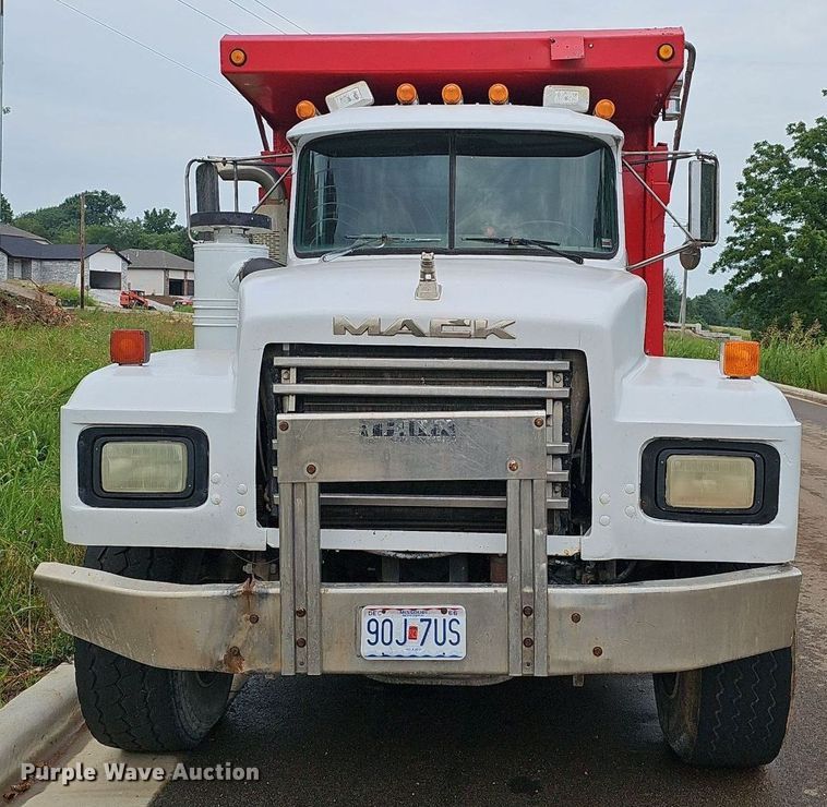 image for item EJ5720 2000 Mack RD690S dump truck