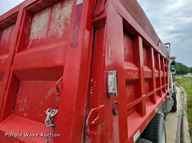 image for item EJ5720 2000 Mack RD690S dump truck
