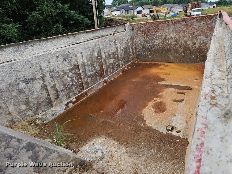 image for item EJ5720 2000 Mack RD690S dump truck