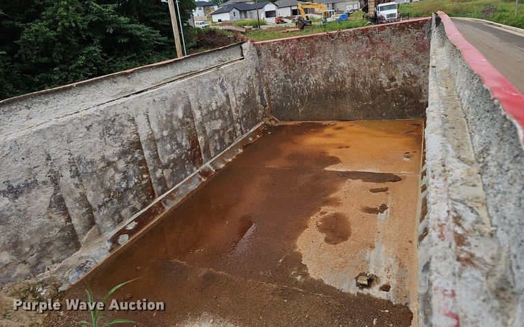 image for item EJ5720 2000 Mack RD690S dump truck