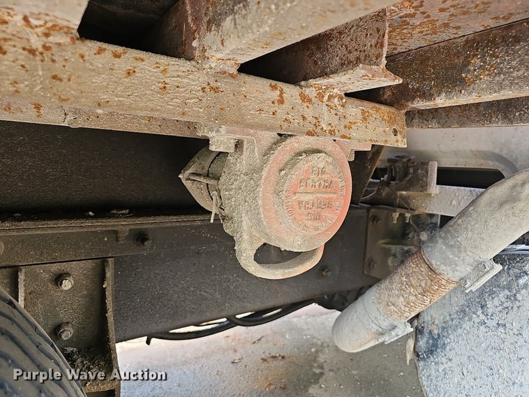 image for item EJ5720 2000 Mack RD690S dump truck