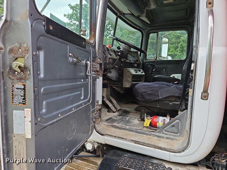 image for item EJ5720 2000 Mack RD690S dump truck