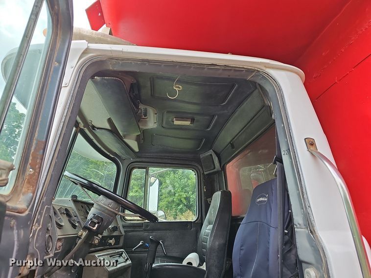 image for item EJ5720 2000 Mack RD690S dump truck