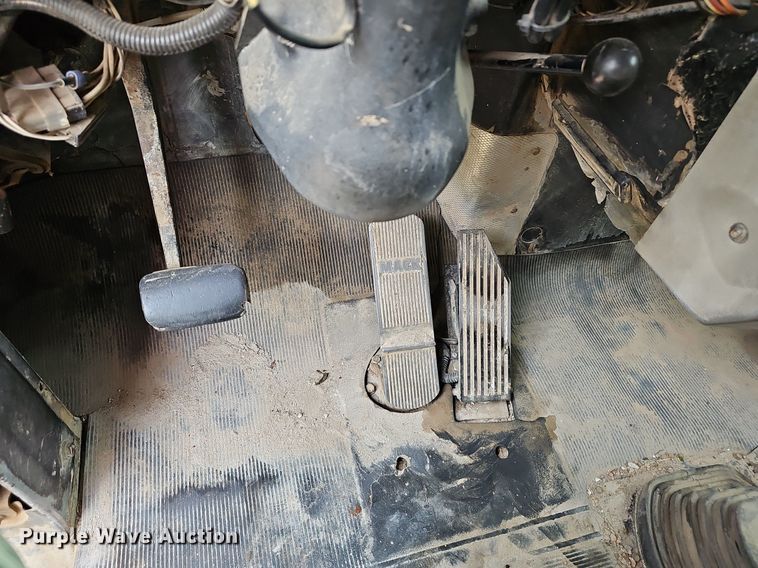 image for item EJ5720 2000 Mack RD690S dump truck