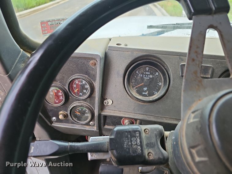 image for item EJ5720 2000 Mack RD690S dump truck