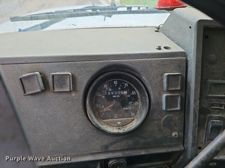 image for item EJ5720 2000 Mack RD690S dump truck