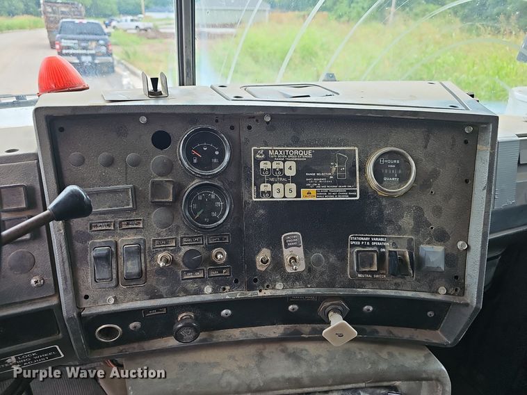 image for item EJ5720 2000 Mack RD690S dump truck