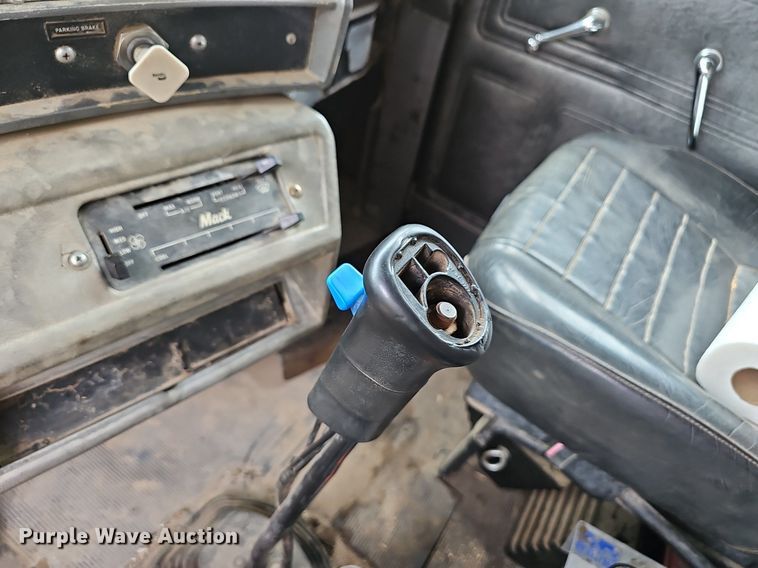 image for item EJ5720 2000 Mack RD690S dump truck