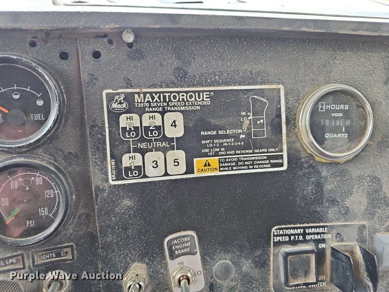 image for item EJ5720 2000 Mack RD690S dump truck