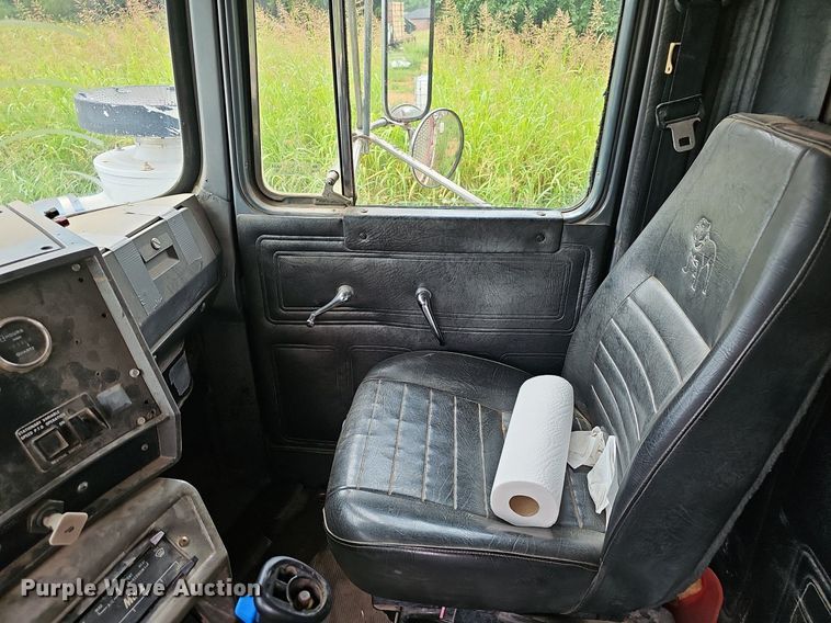 image for item EJ5720 2000 Mack RD690S dump truck