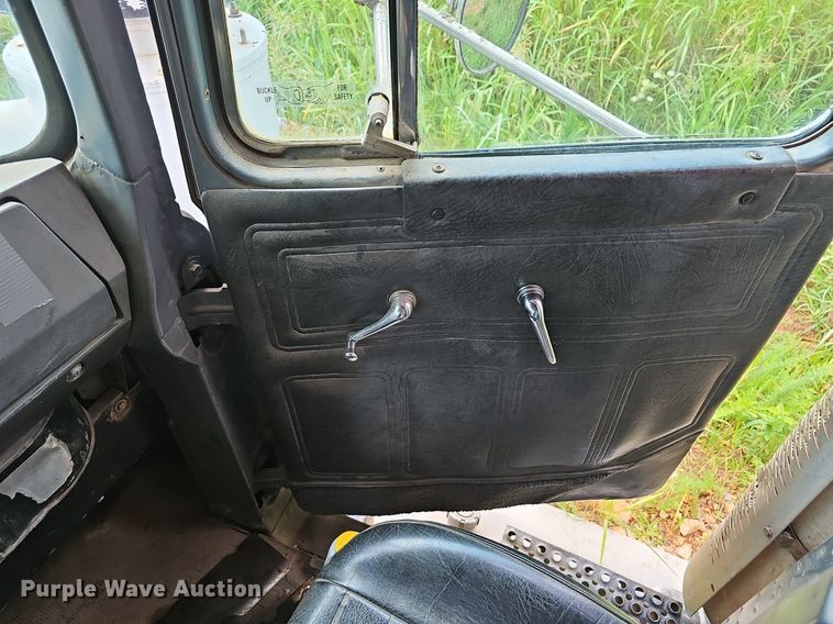 image for item EJ5720 2000 Mack RD690S dump truck