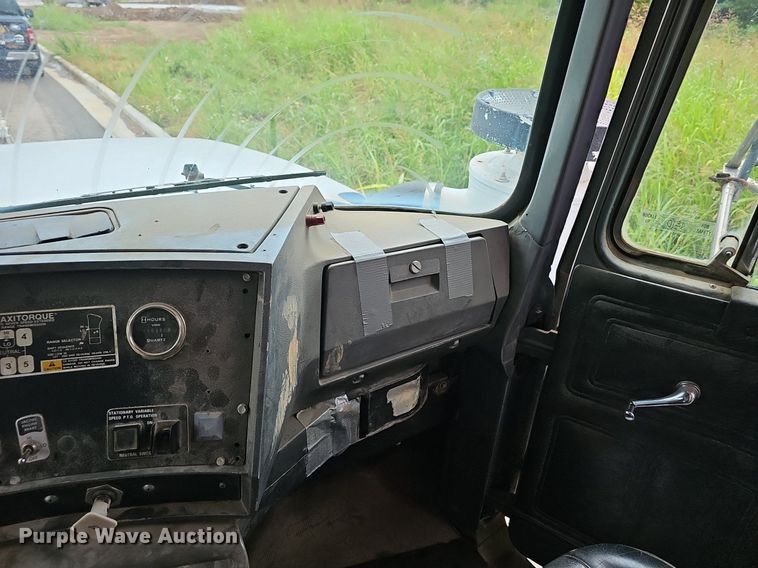 image for item EJ5720 2000 Mack RD690S dump truck