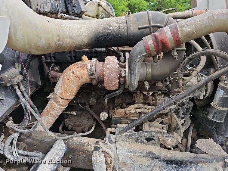 image for item EJ5720 2000 Mack RD690S dump truck