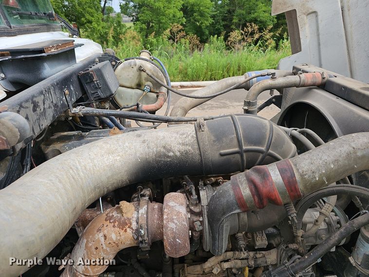 image for item EJ5720 2000 Mack RD690S dump truck