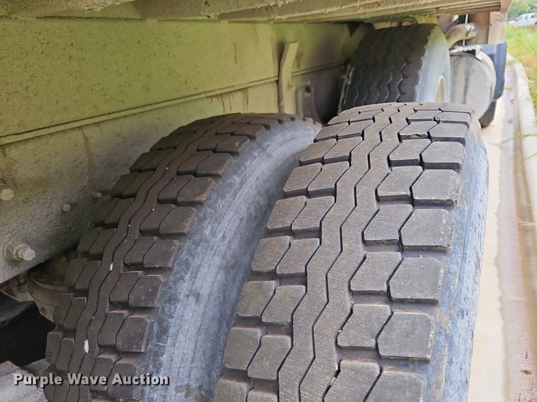 image for item EJ5720 2000 Mack RD690S dump truck