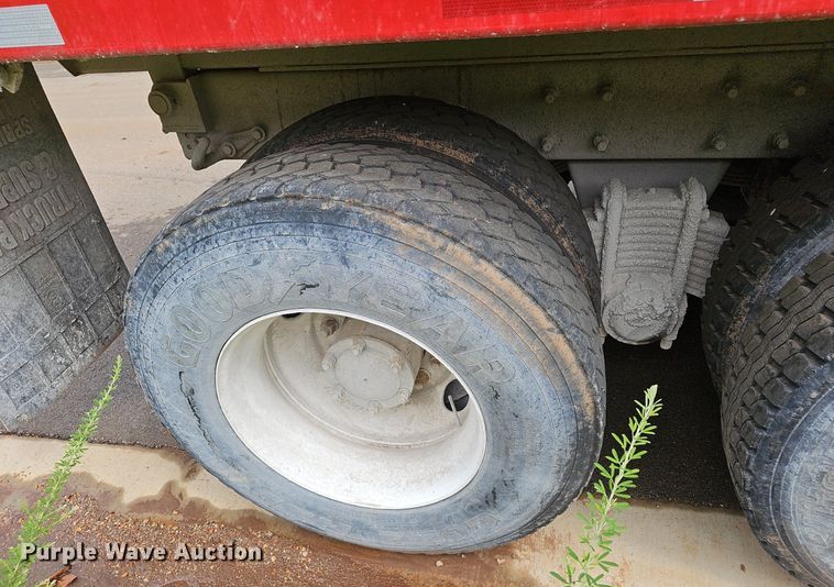 image for item EJ5720 2000 Mack RD690S dump truck