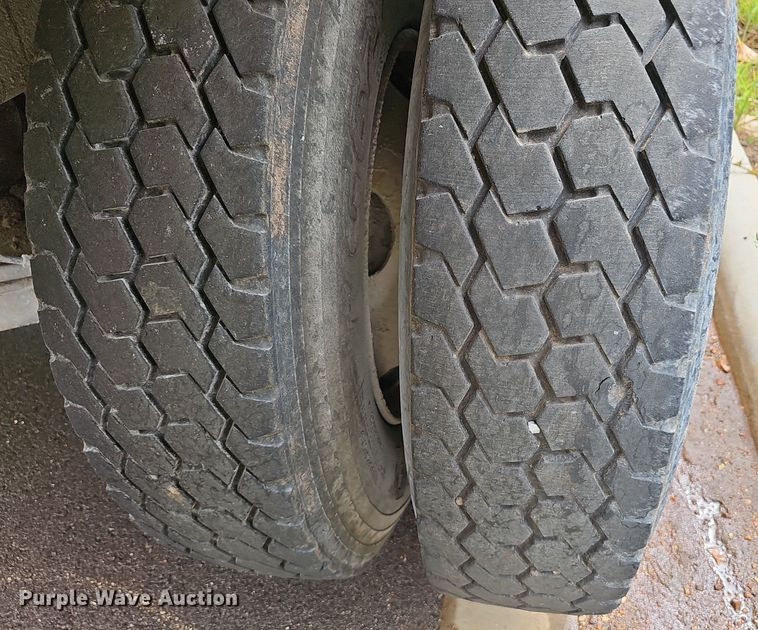 image for item EJ5720 2000 Mack RD690S dump truck