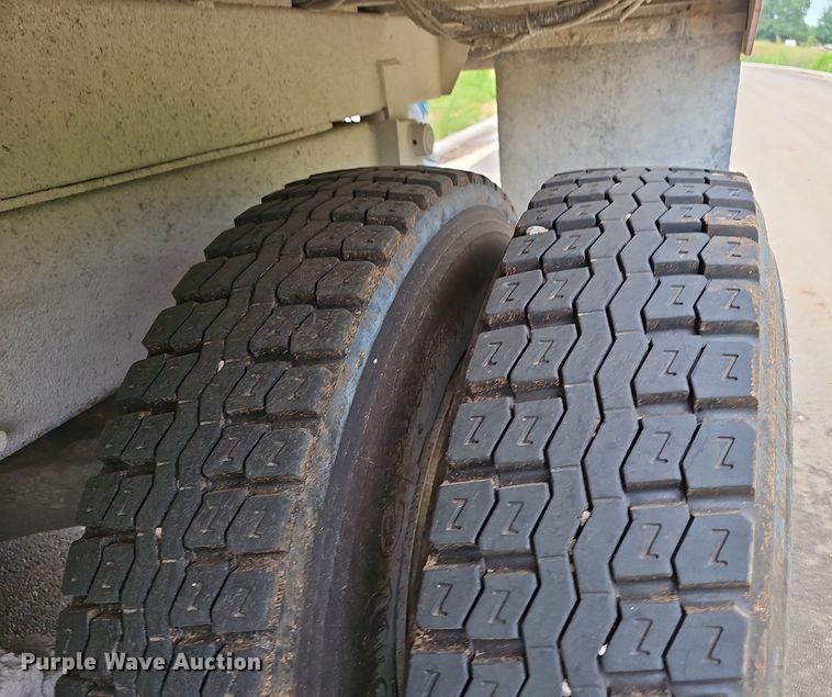 image for item EJ5720 2000 Mack RD690S dump truck