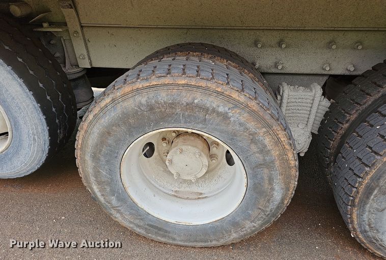 image for item EJ5720 2000 Mack RD690S dump truck