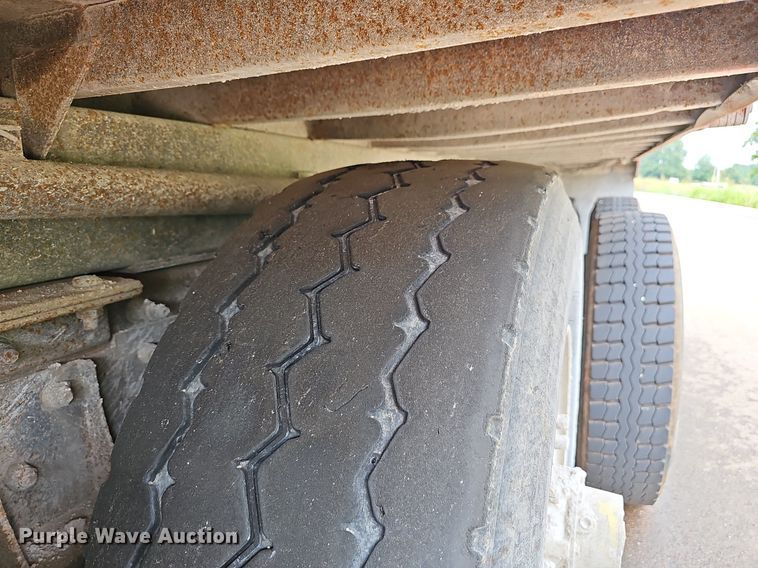 image for item EJ5720 2000 Mack RD690S dump truck