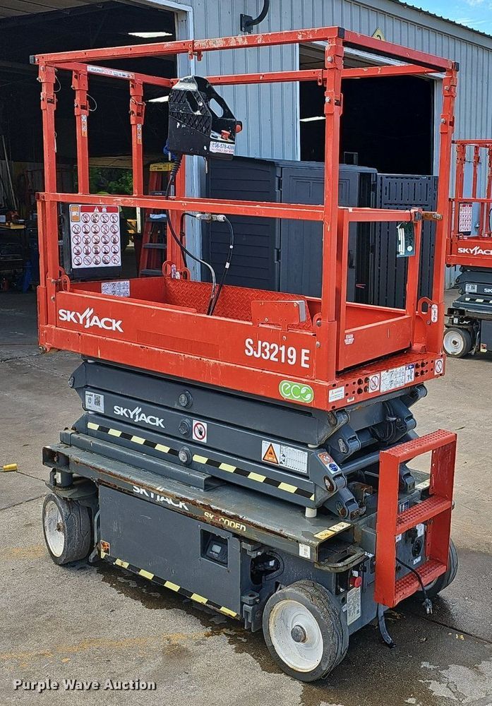 image for item EJ5729 2023 Skyjack SJ3219E scissor lift