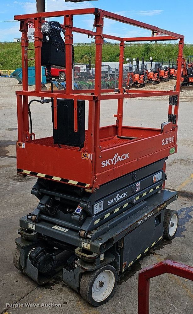 image for item EJ5729 2023 Skyjack SJ3219E scissor lift