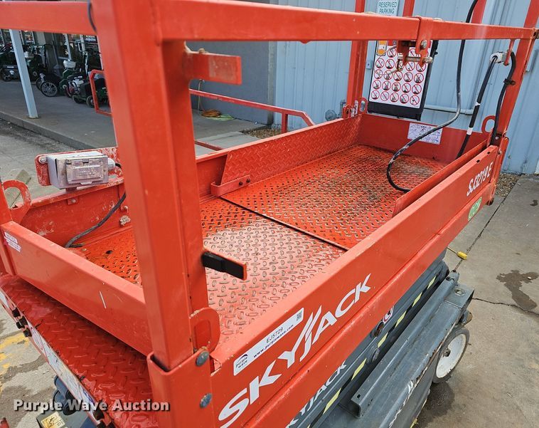 image for item EJ5729 2023 Skyjack SJ3219E scissor lift