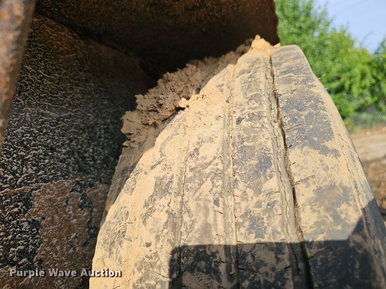 image for item EJ5732 2016 Lamar utility trailer