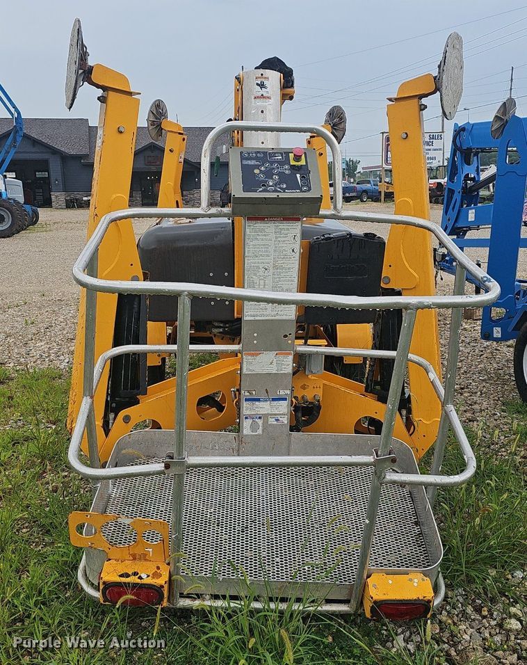 image for item EJ5742 2015 Haulotte 5533A boom lift