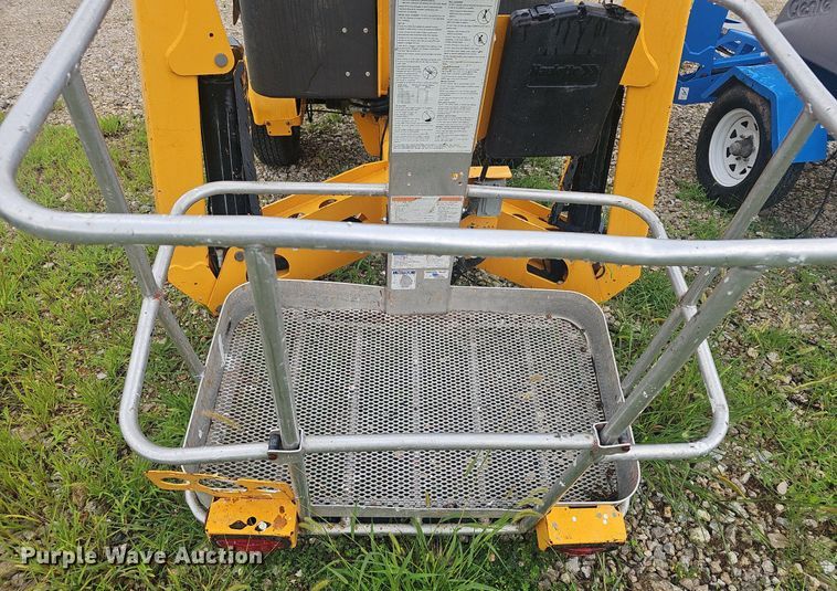 image for item EJ5742 2015 Haulotte 5533A boom lift