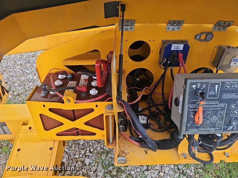 image for item EJ5742 2015 Haulotte 5533A boom lift