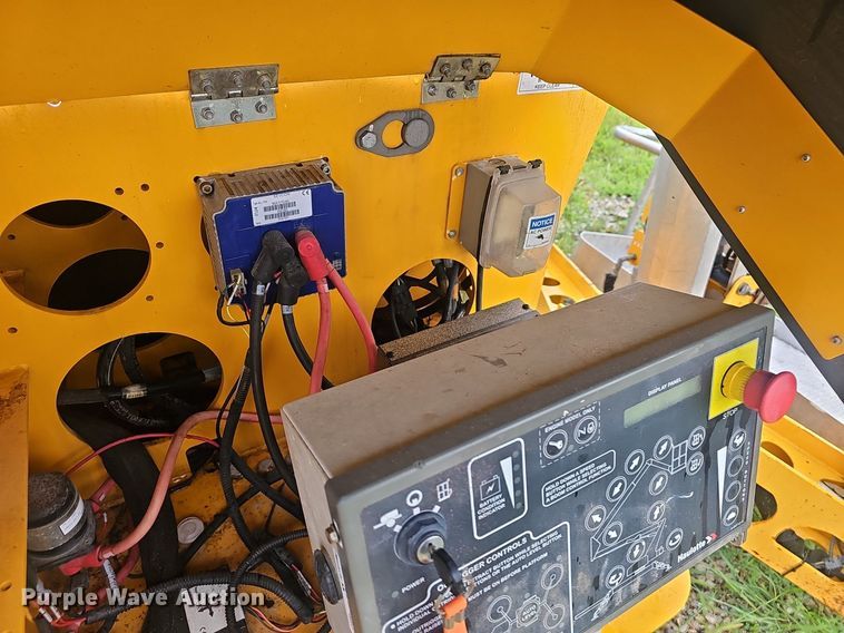 image for item EJ5742 2015 Haulotte 5533A boom lift