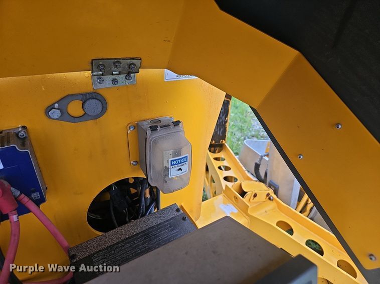 image for item EJ5742 2015 Haulotte 5533A boom lift