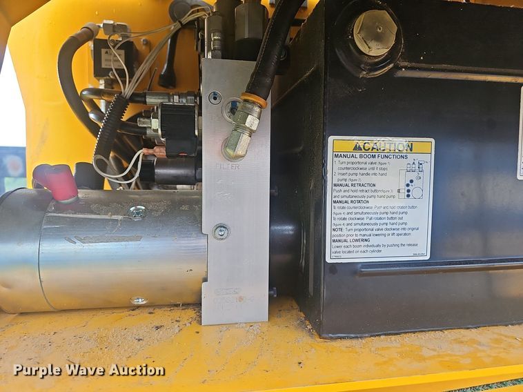 image for item EJ5742 2015 Haulotte 5533A boom lift