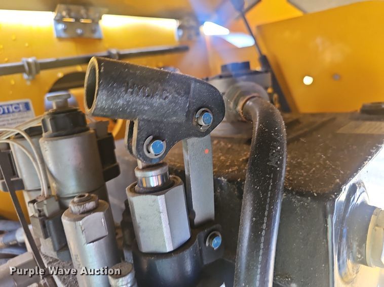 image for item EJ5742 2015 Haulotte 5533A boom lift