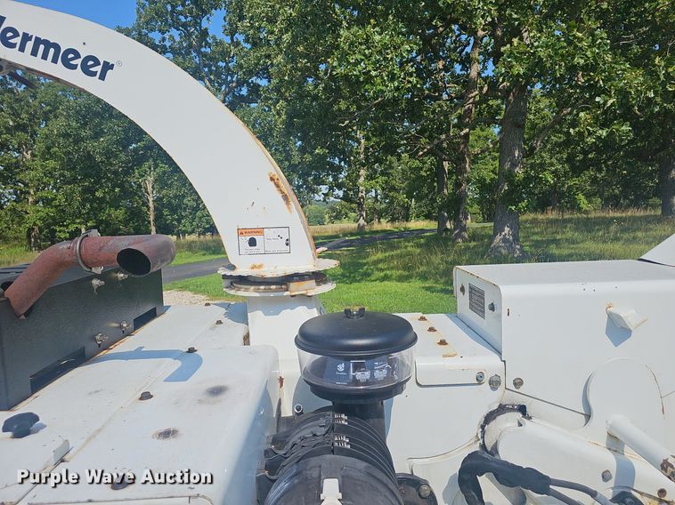 image for item EJ5753 2014 Vermeer BC1000XL  wood chipper